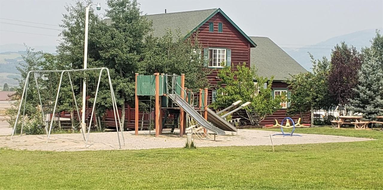 Wolf Den Log Cabin Motel And Rv Park Thayne エクステリア 写真