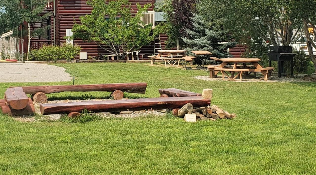 Wolf Den Log Cabin Motel And Rv Park Thayne エクステリア 写真