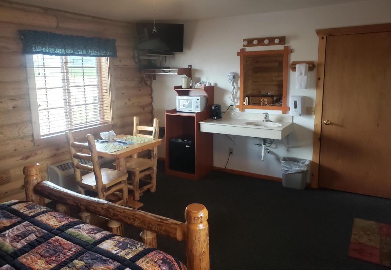 Wolf Den Log Cabin Motel And Rv Park Thayne エクステリア 写真
