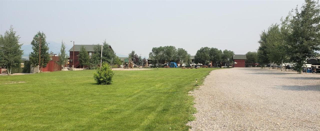 Wolf Den Log Cabin Motel And Rv Park Thayne エクステリア 写真