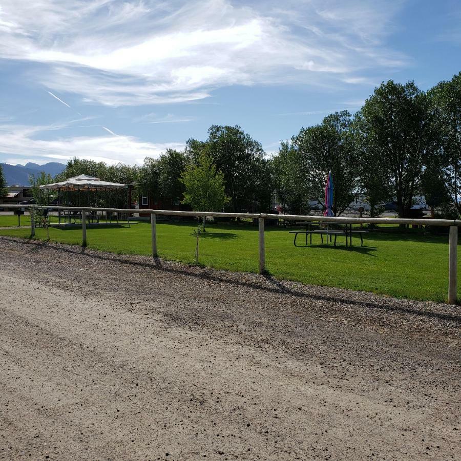 Wolf Den Log Cabin Motel And Rv Park Thayne エクステリア 写真