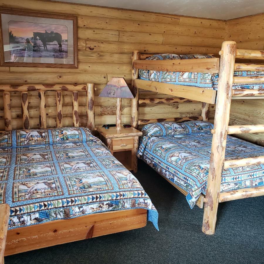 Wolf Den Log Cabin Motel And Rv Park Thayne エクステリア 写真