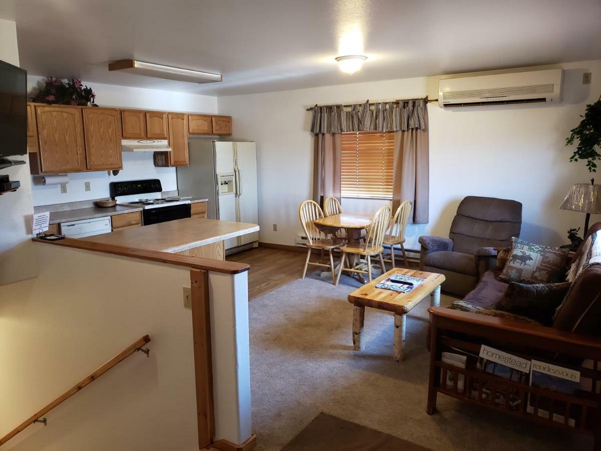 Wolf Den Log Cabin Motel And Rv Park Thayne エクステリア 写真